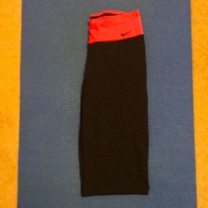 Nike relaxed fit capri yoga pants